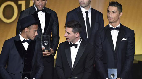 Ronaldo làm phiên dịch cho Messi và Neymar