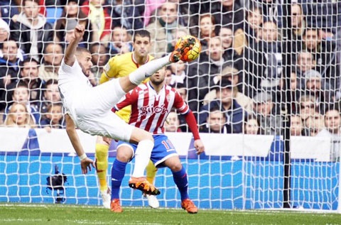 Benzema ngả người volley đẹp mắt ghi bàn cho Real