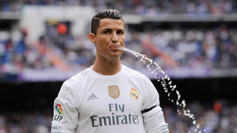 Ronaldo sinh... hư vì trọng tài