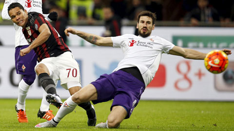 Thắng Fiorentina 2-0, Milan trở lại nhóm dự Cúp châu Âu