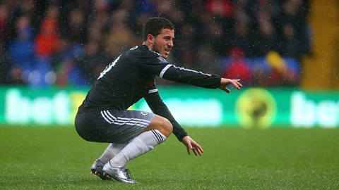 Hazard dính chấn thương trong trận đấu với Crystal Palace