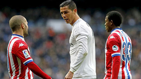 Ronaldo không hối hận sau pha bỏ bóng đá người