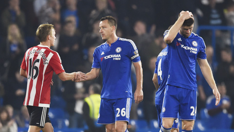 Martin Samuel: 'Chelsea nên hy sinh Premier League'