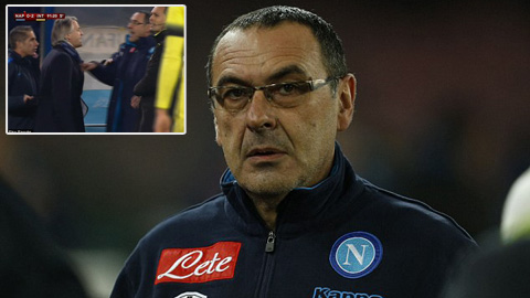 Khẩu chiến với Mancini, HLV của Napoli bị cấm chỉ đạo 2 trận
