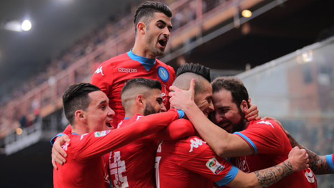 Napoli hạ Sampdoria 4-2 để giữ vững ngôi đầu