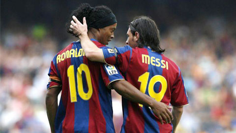 10 năm trước, Ronaldinho đã dự đoán Messi trở thành huyền thoại