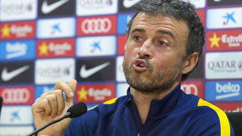 Enrique ngán ngẩm Barca ở hiệp 1 trận gặp Malaga