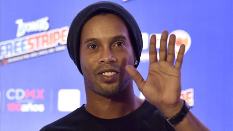 Ronaldinho suýt gặp tai nạn ô tô tại Ấn Độ