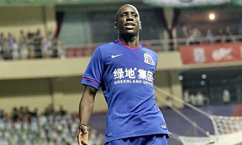 Demba Ba cũng là một ngôi sao mới cập bến Shanghai Shenhua mùa trước