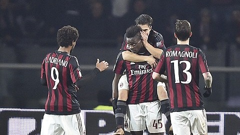Milan đặt 1 chân vào chung kết Coppa Italia