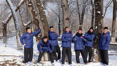 Ngắm tuyết đẹp mê hồn cùng các tuyển thủ futsal Việt Nam