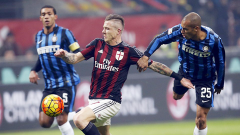 Inter lún sâu vào khủng hoảng sau thất bại ở derby Milano