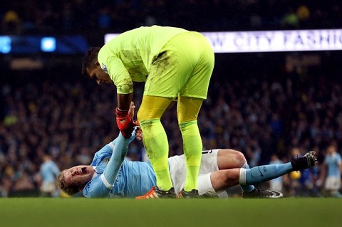 Chấn thương của De Bruyne trong trận đấu với Everton