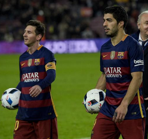 Messi và Suarez đều có quà khi về