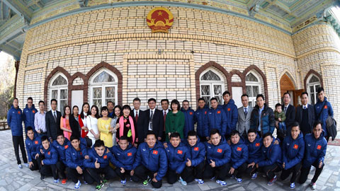 Đại sứ Việt Nam tại Uzbekistan hứa tặng bánh chưng cho ĐT futsal Việt Nam ăn Tết