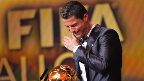 Ronaldo, hãy khóc để làm mê đắm lòng người