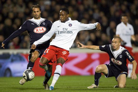 Maurice (trắng) thời còn thi đấu trong màu áo PSG 