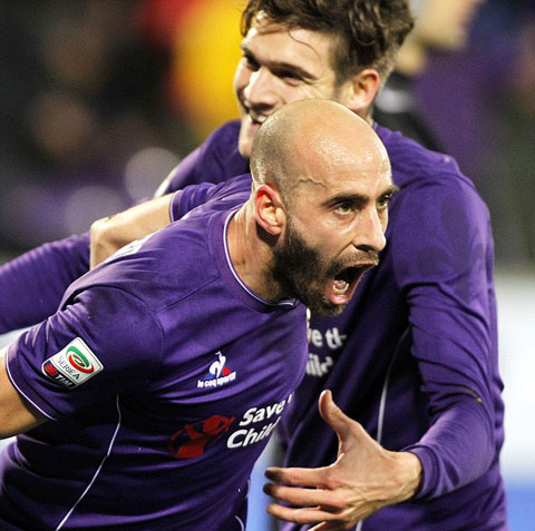 Niềm vui của Valero sau khi ghi bàn gỡ hòa cho Fiorentina