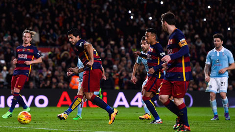 Pha phối hợp siêu dị của Messi và Suarez trên chấm phạt đền