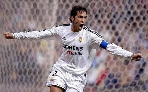 Raul ghi bàn ở 14 mùa giải Champions League liên tiếp