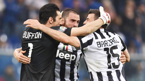 Với Barzagli và Buffon, Juve đang sở hữu hàng thủ siêu phàm
