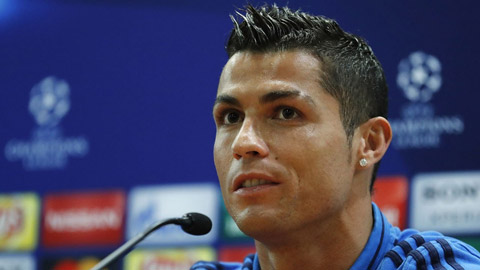 Ronaldo tức giận bỏ họp báo khi bị chất vấn về phong độ