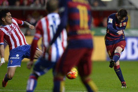 Bàn thắng thứ 300 của Messi cùng là bàn thắng thứ 9.999 trong lịch sử Barca