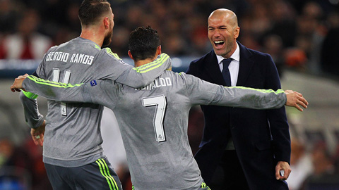 Zidane thắng trận ra quân ở Champions League: "Số 5" bên đường Pitch