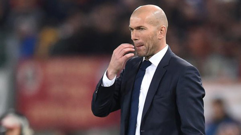 Zidane ôm hôn từng cầu thủ Real trước trận đấu với Roma