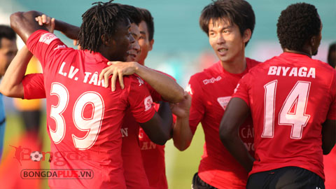 Lê Văn Tân ăn mừng bàn thắng duy nhất của trận đấu - Ảnh: Anh Tài