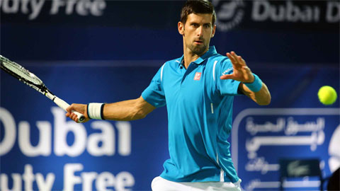 Ra quân suôn sẻ ở Dubai, Djokovic tiến sát kỷ lục 700 trận thắng