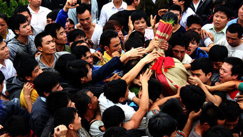 Giành lộc lá đầu năm như thế này... có khi nhục như M.U thua Midjalland cũng nên...