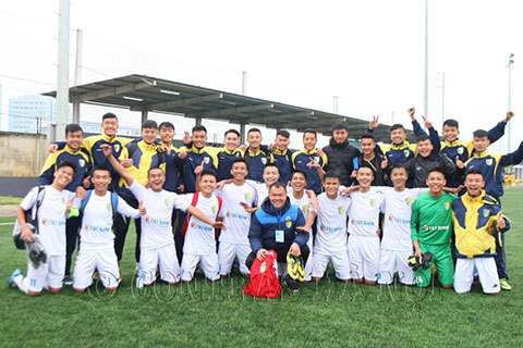Cựu thủ môn Dương Hồng Sơn rạng rỡ trong ngày chiến thắng của đội U19 Hà Nội T&T - Ảnh: Facebook Hội CĐV Hà Nội T&T FC