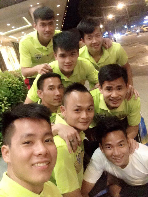 Các cầu thủ FLC Thanh Hóa tỏ ra thoải mái trước chuyến làm khách trên sân của S.Khánh Hòa - Ảnh: FBNV