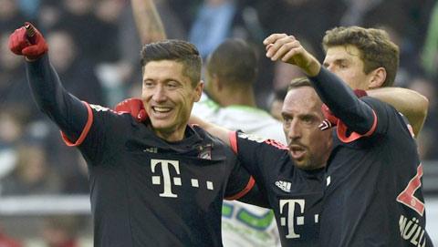 Bundesliga: Bayern ổn định khi Pep… thay đổi