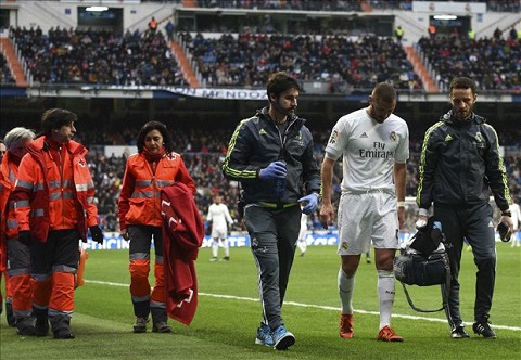 Benzema bỏ dở trận đấu vì chấn thương