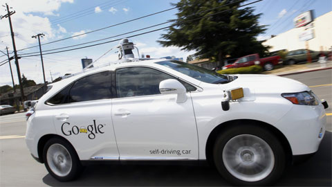 Xe tự lái của Google va chạm với xe bus