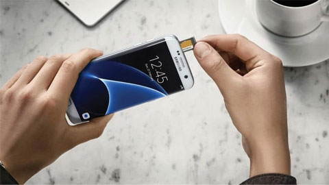 Galaxy S7 vì sao lại có khe cắm thẻ nhớ microSD