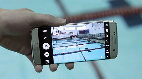 Galaxy S7 ngâm nước thoải mái, iPhone 6s chịu thua