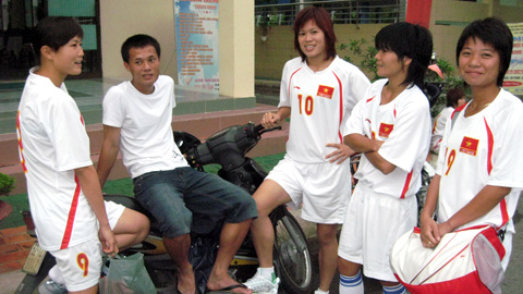 Thành Lương: “Tôi khâm phục các nữ cầu thủ Việt Nam”