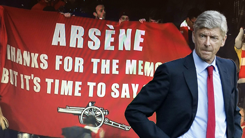 CĐV Arsenal giăng biểu ngữ đòi Wenger từ chức