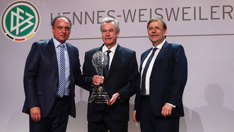 HLV Ottmar Hitzfeld được vinh danh giải thưởng trọn đời
