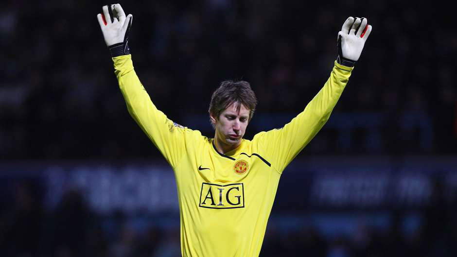 3. Edwin van der Sar - 1.311 phút - Manchester United - Premier League - Năm 2009