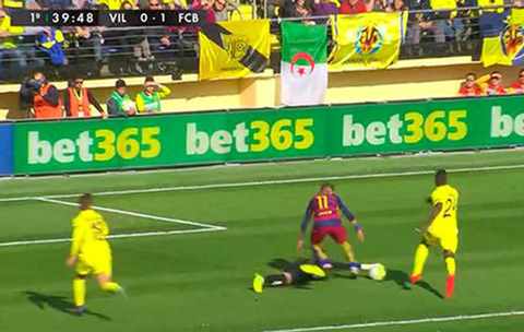 Asenjo đã chạm bóng trước khi tác động lên chân Neymar