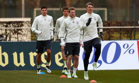 Schweinsteiger dính chấn thương trong buổi tập của đội tuyển Đức hôm thứ Ba