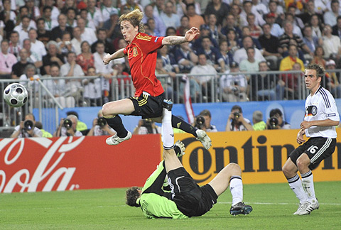Torres và bàn thắng lịch sử vào lưới đội tuyển Đức
