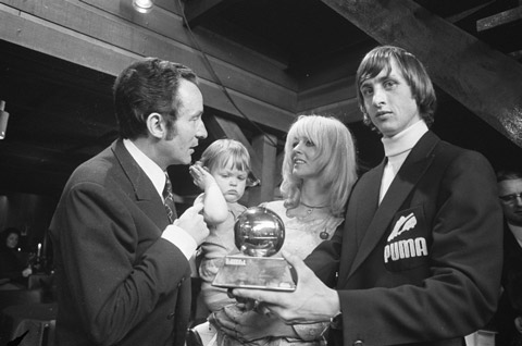 Cruyff là cầu thủ đầu tiên 3 lần giành danh hiệu Quả bóng Vàng