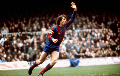Cruyff chuyển sang Barcelona từ Ajax năm 1973. Ông thi đấu cho 