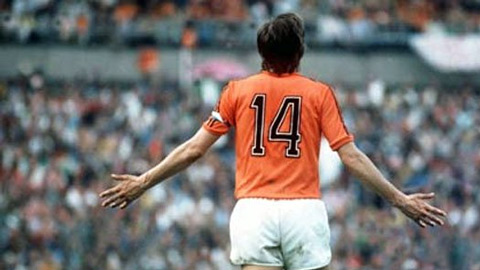 Cruyff và cái duyên lạ với số áo 14