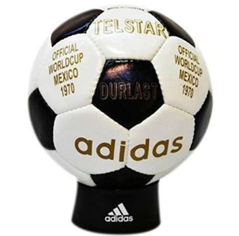 VCK EURO 1972 (Bỉ): Đây là trái bóng từng được sử dụng ở VCK World Cup 1970. Nó có tên là Telstar do hãng adidas sản xuất với hai màu truyền thống là đen và trắng